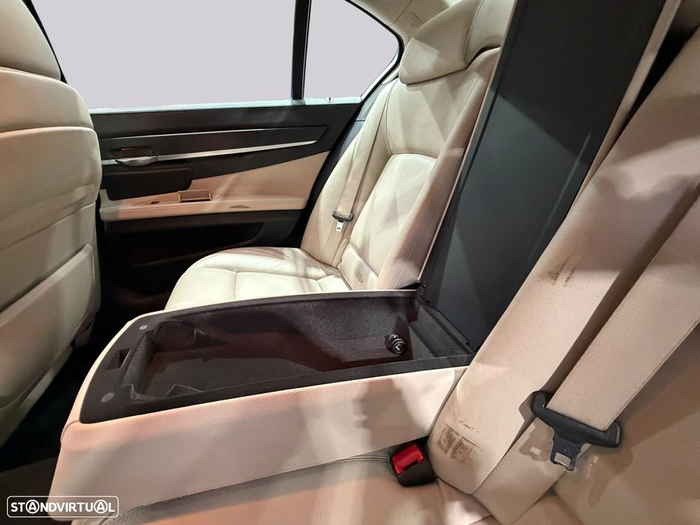 BMW 740 — fotografia 14