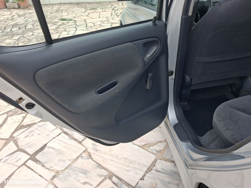 Toyota Yaris 1.4 D-4D Sol - 7