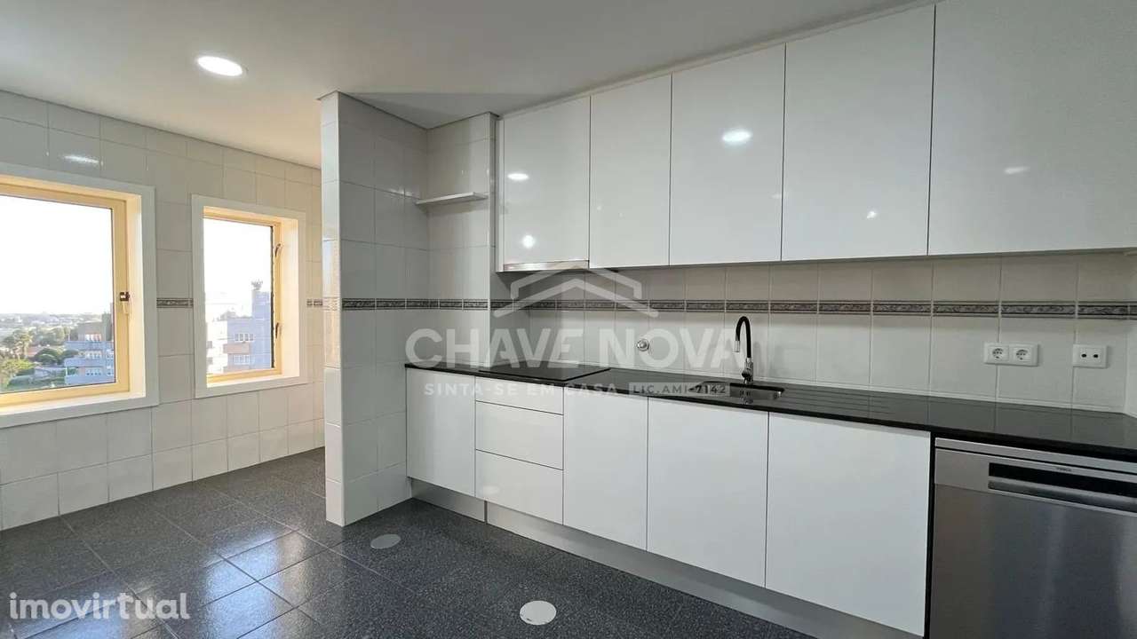 T2+1 Renovado na Madalena Com varanda, Box e Vista Mar - Grande imagem: 4/26