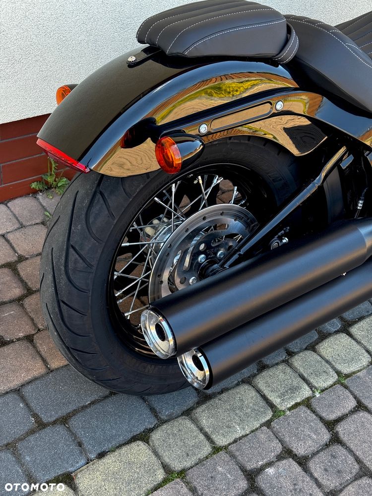 Harley-Davidson Softail Street Bob - 14