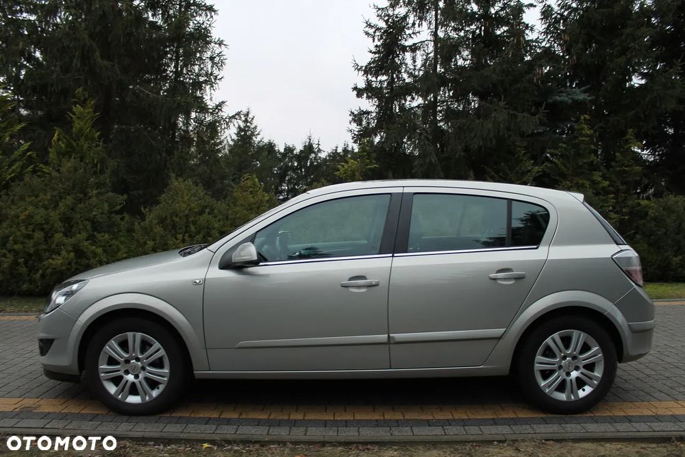 Opel Astra 1.7 CDTI DPF Innovation 110 Jahre - 10