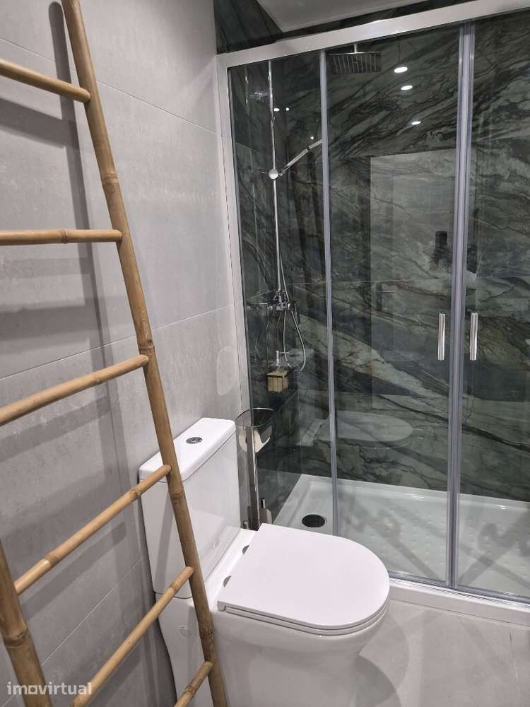 Quarto suite inserido em Moradia Nova - Centro da Cidade - Grande imagem: 3/6
