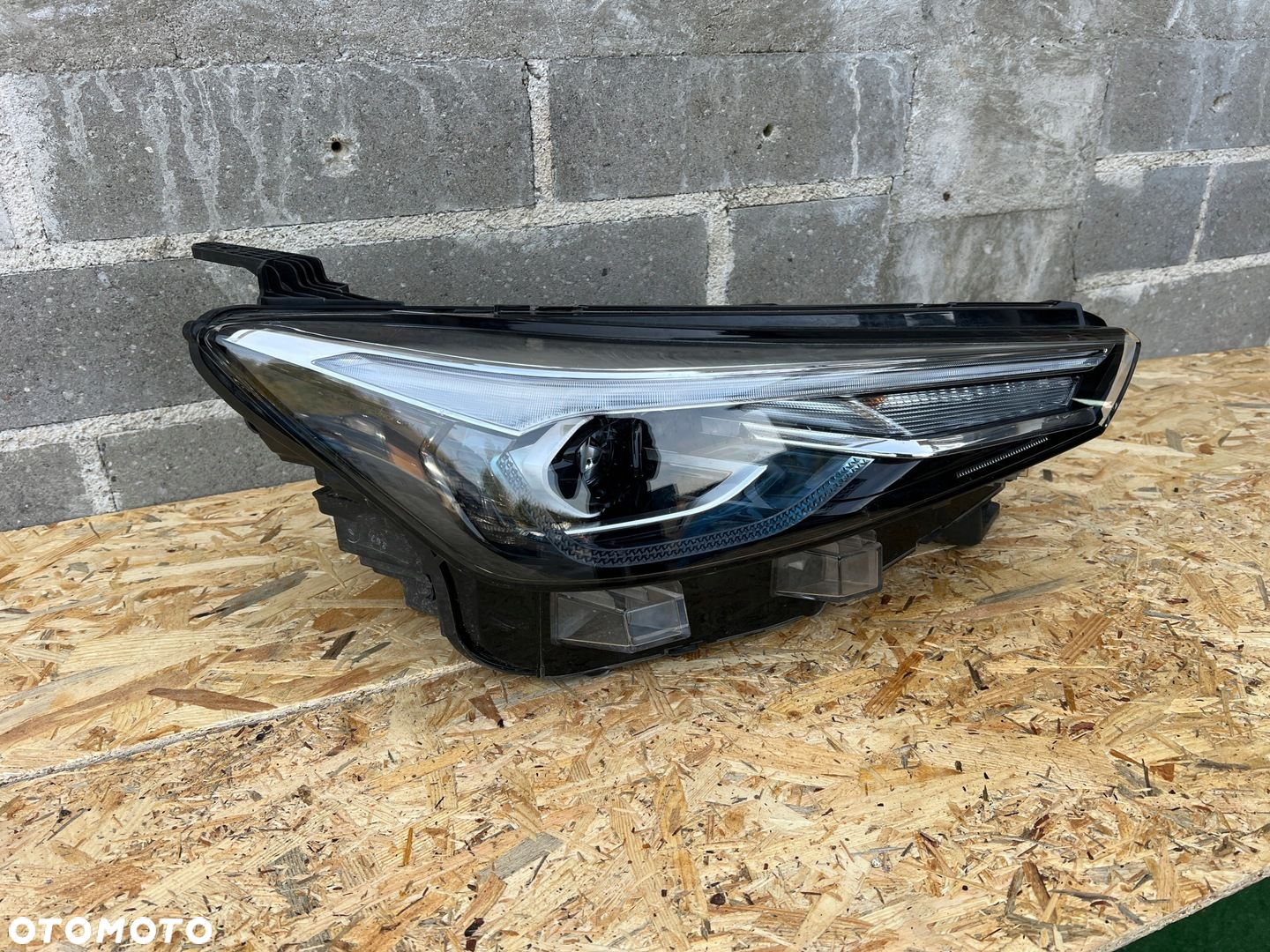 MG MG5 LAMPA PRZÓD PRAWA PRZEDNIA LED 100-40152 10796250 - 2