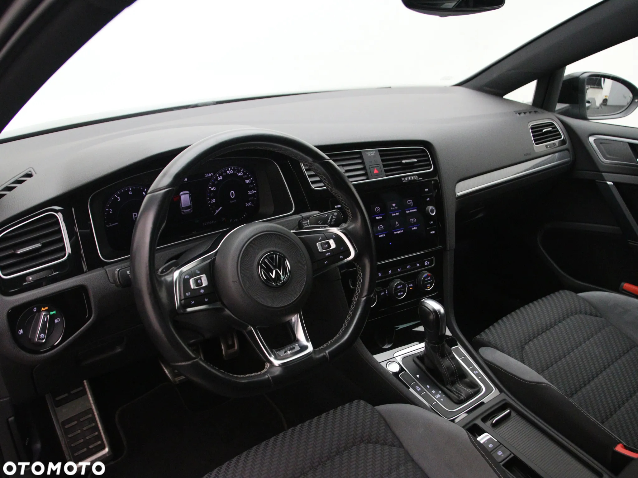 Volkswagen Golf 1.5 eTSI OPF DSG R-Line - 23