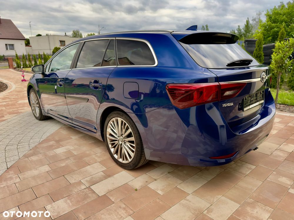 Toyota Avensis 1.8 Premium - 12