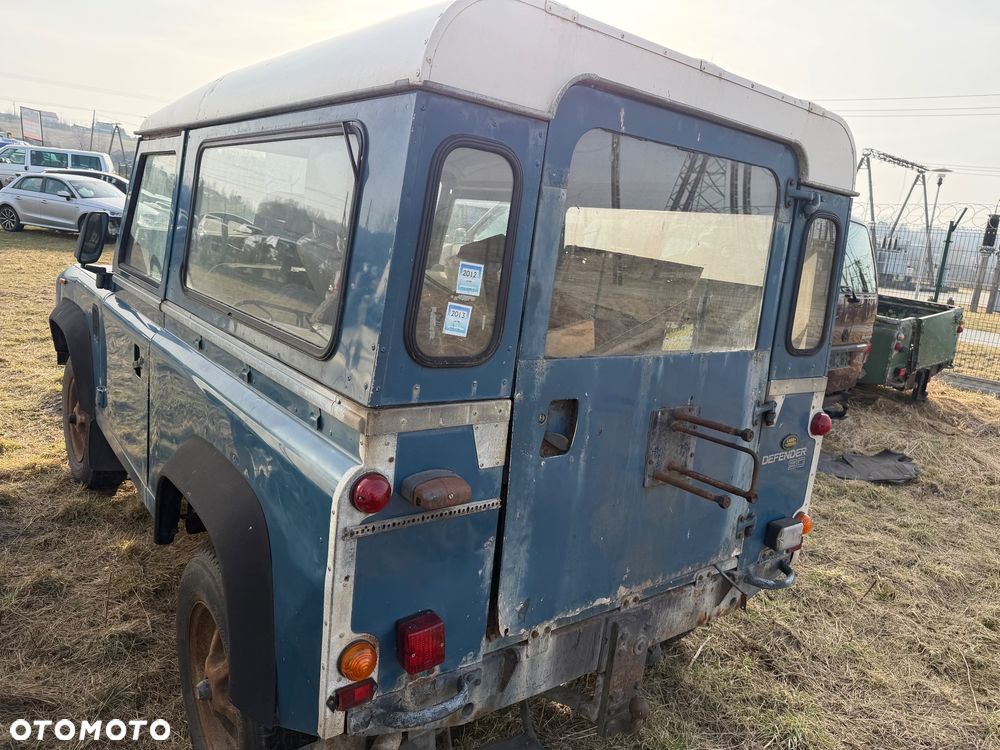 Land Rover Defender - 12