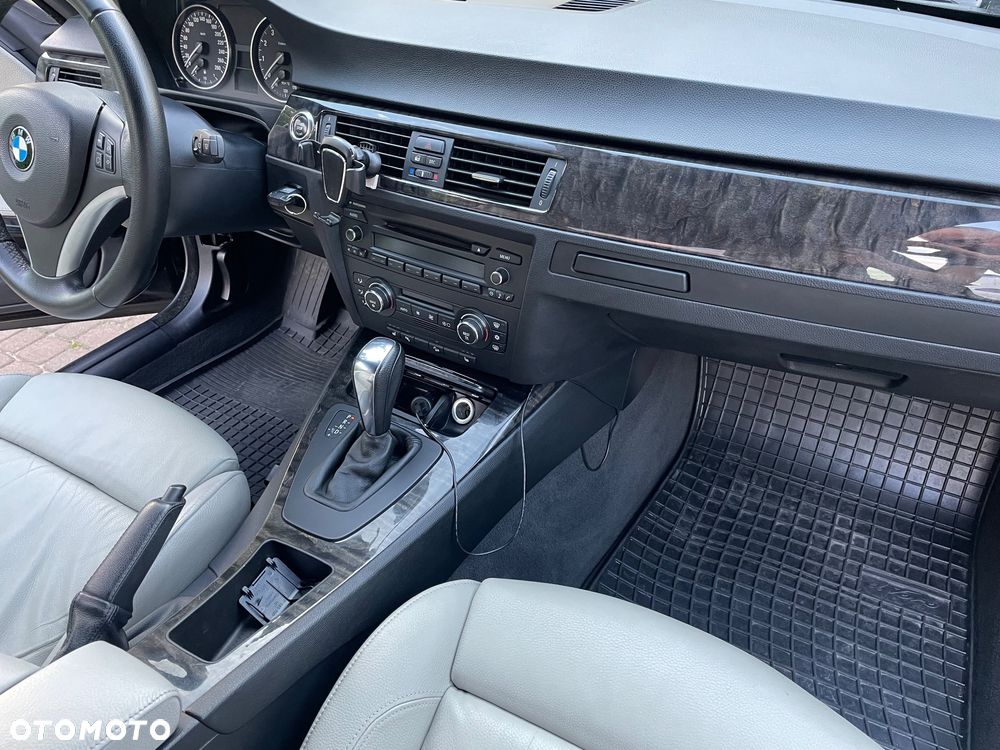 BMW Seria 3 325i xDrive - 17