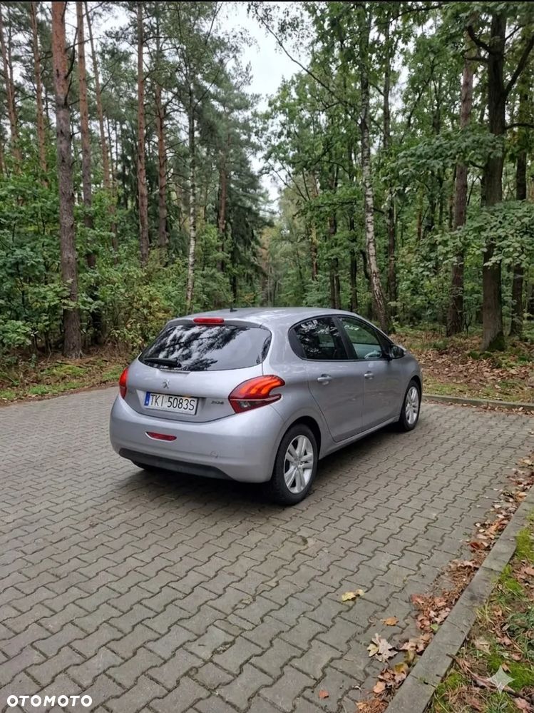 Peugeot 208 - 13