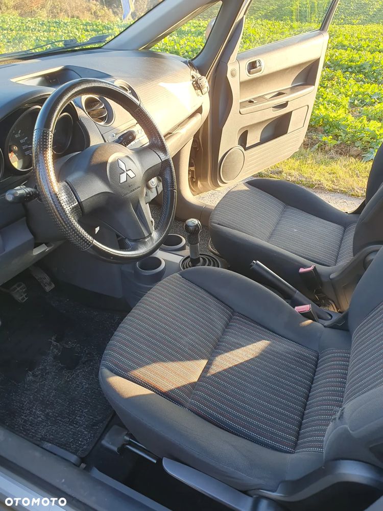 Mitsubishi Colt - 8