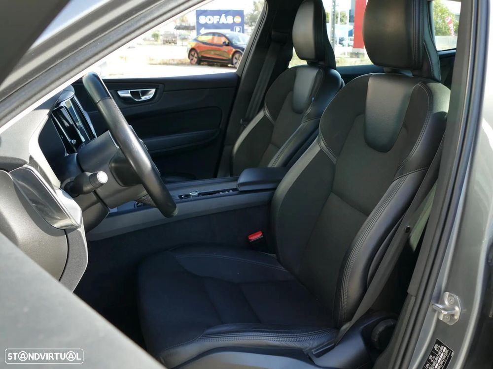 Volvo XC 60 2.0 D4 Momentum Geartronic - 26