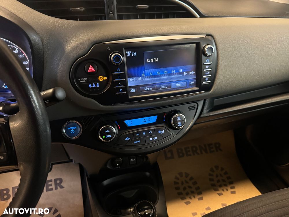 Toyota Yaris 1.5 VVT-i HSD Bi-Tone G&B - 16