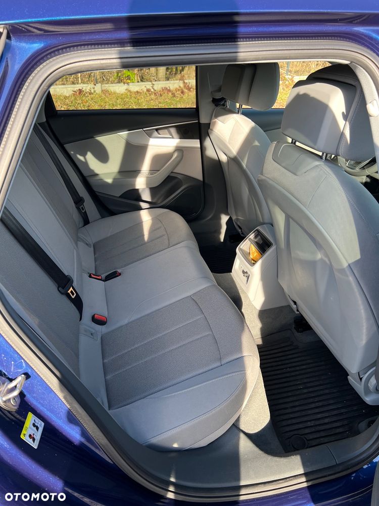 Audi A4 Avant 2.0 TDI S tronic - 32