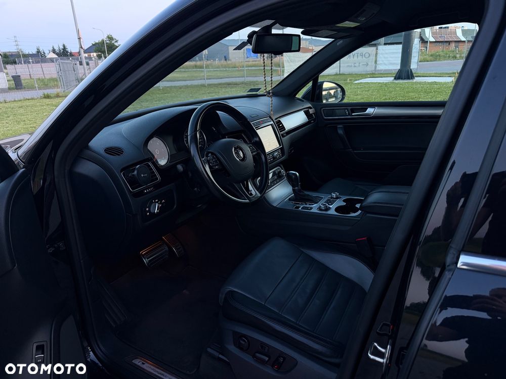 Volkswagen Touareg 3.0 V6 TDI BMT Perfectline R-Style - 23