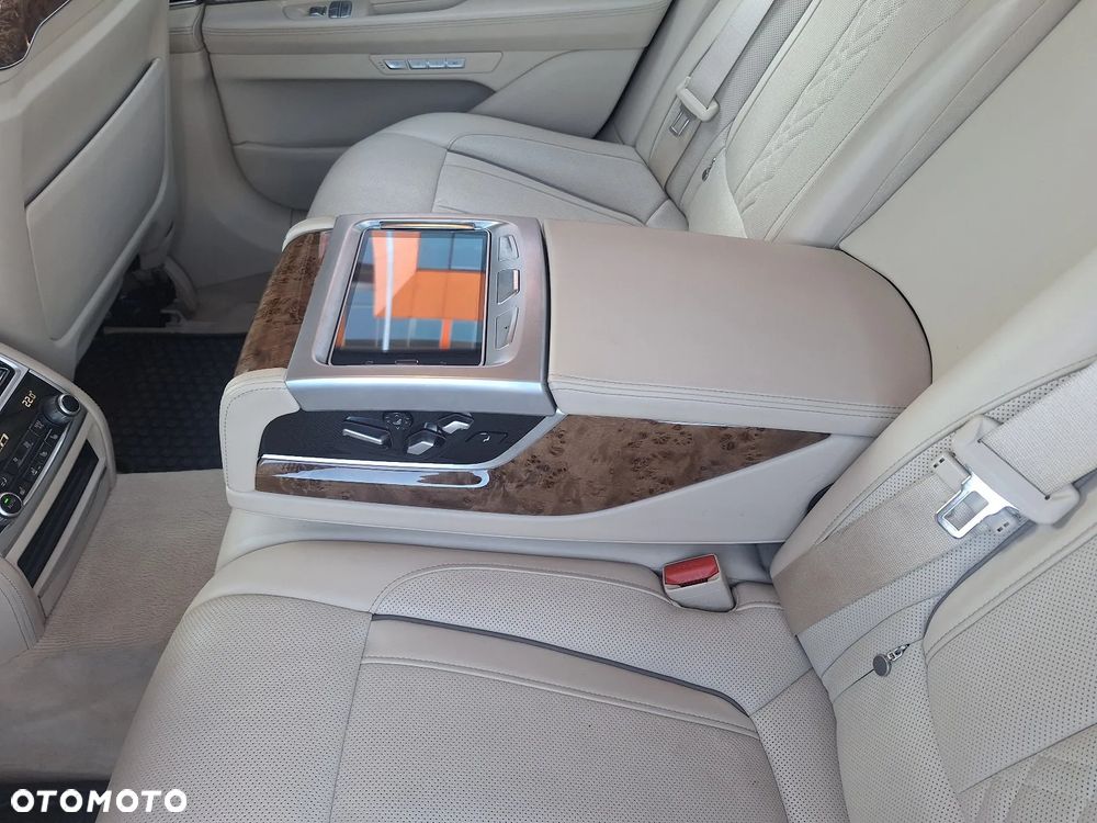 BMW Seria 7 - 10