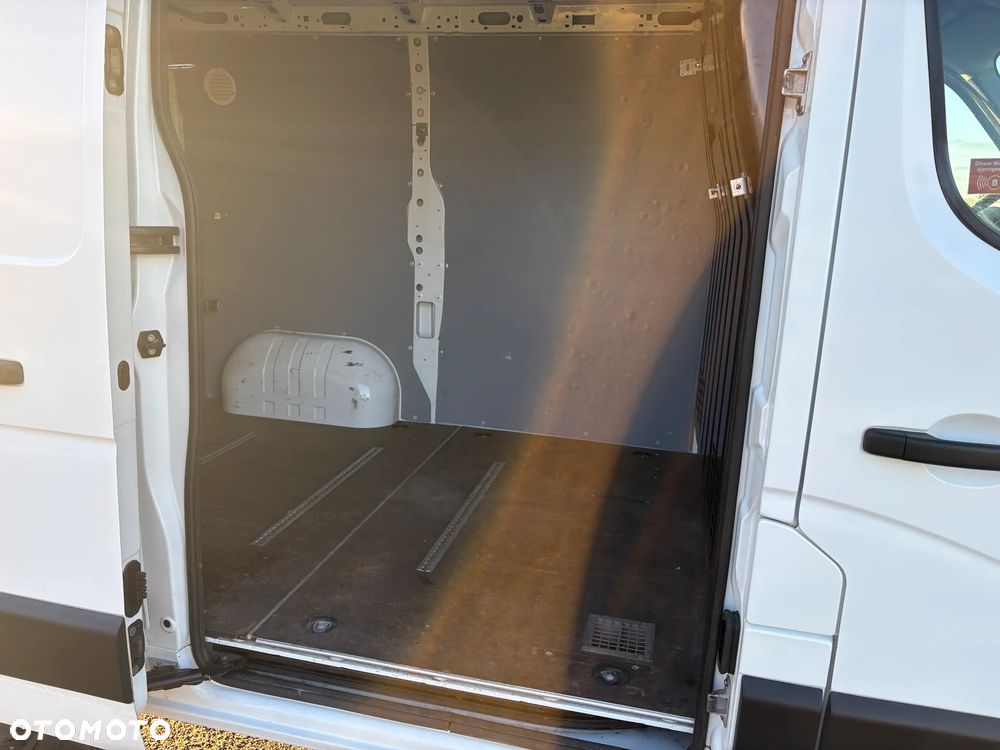 Nissan NV400 - 16