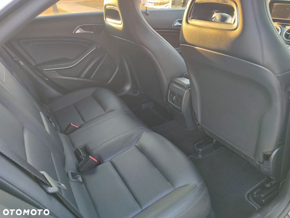 Mercedes-Benz CLA - 12