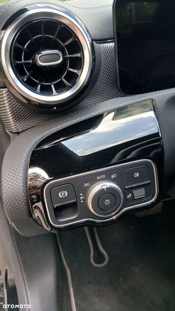 Mercedes-Benz CLA 200 Progressive 7G-DCT - 15