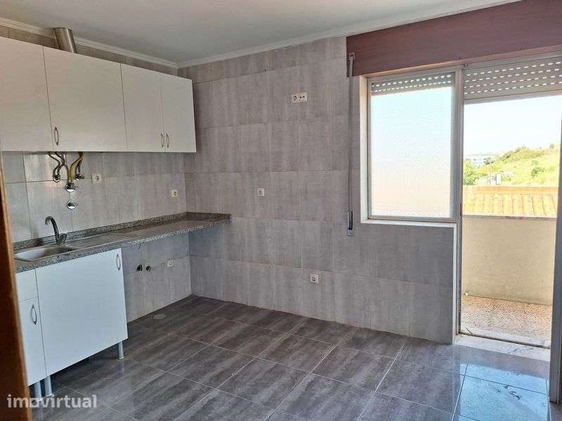Apartamento T3 no Casal da Mira, perto Centro Comercial Ubbo - Grande imagem: 5/12