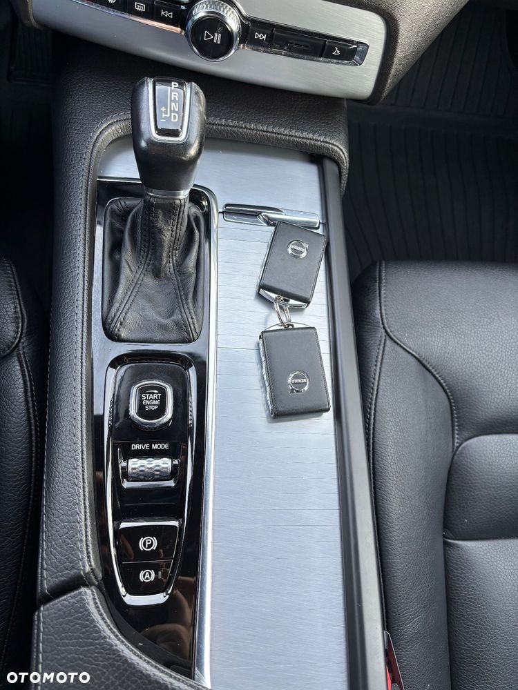 Volvo XC 90 D5 AWD Momentum - 23
