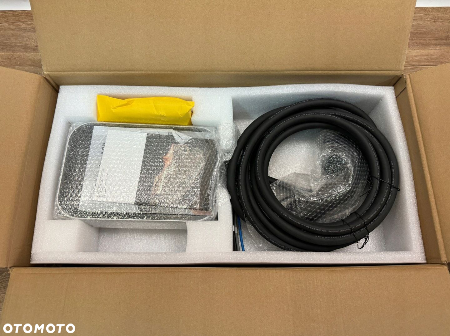 ŁADOWARKA DO SAMOCHODÓW ELEKTRYCZNYCH WALLBOX BESEN 22 KW IP66 APLIKACJA - 3