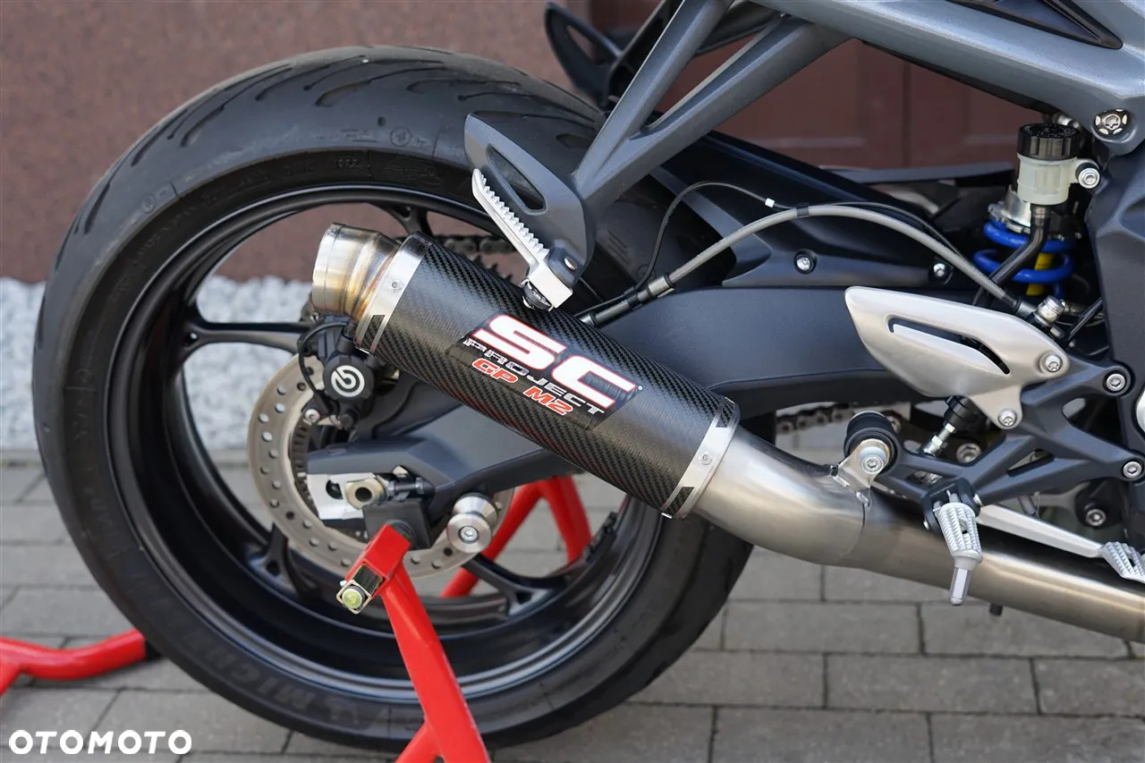 Triumph Street Triple - 8
