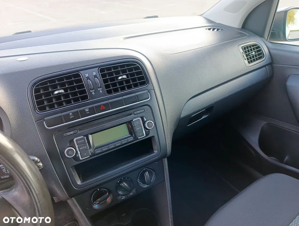 Volkswagen Polo 1.4 16V Comfortline - 25