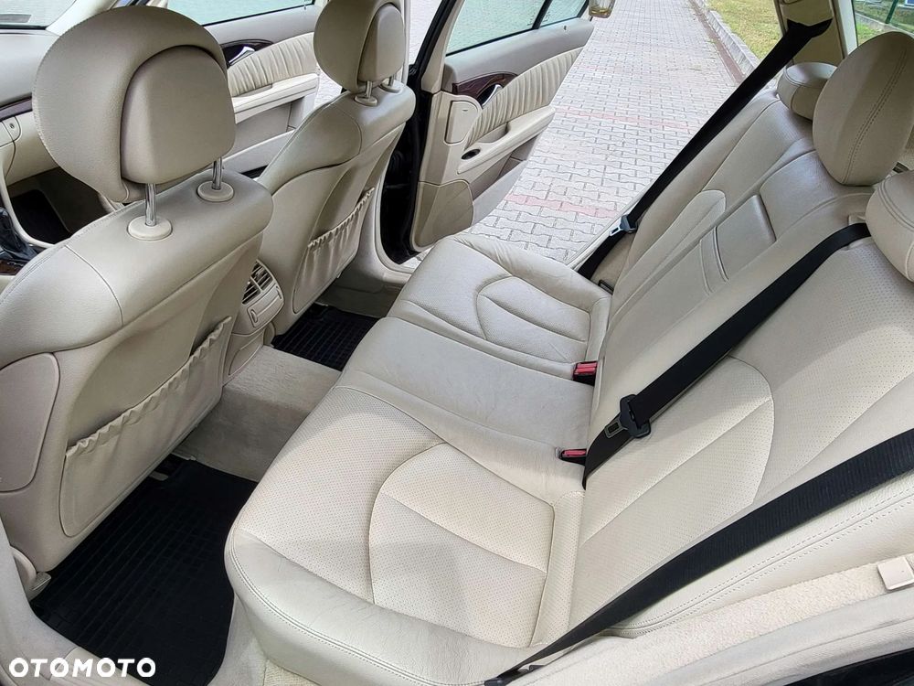 Mercedes-Benz Klasa E 350 4-Matic - 16