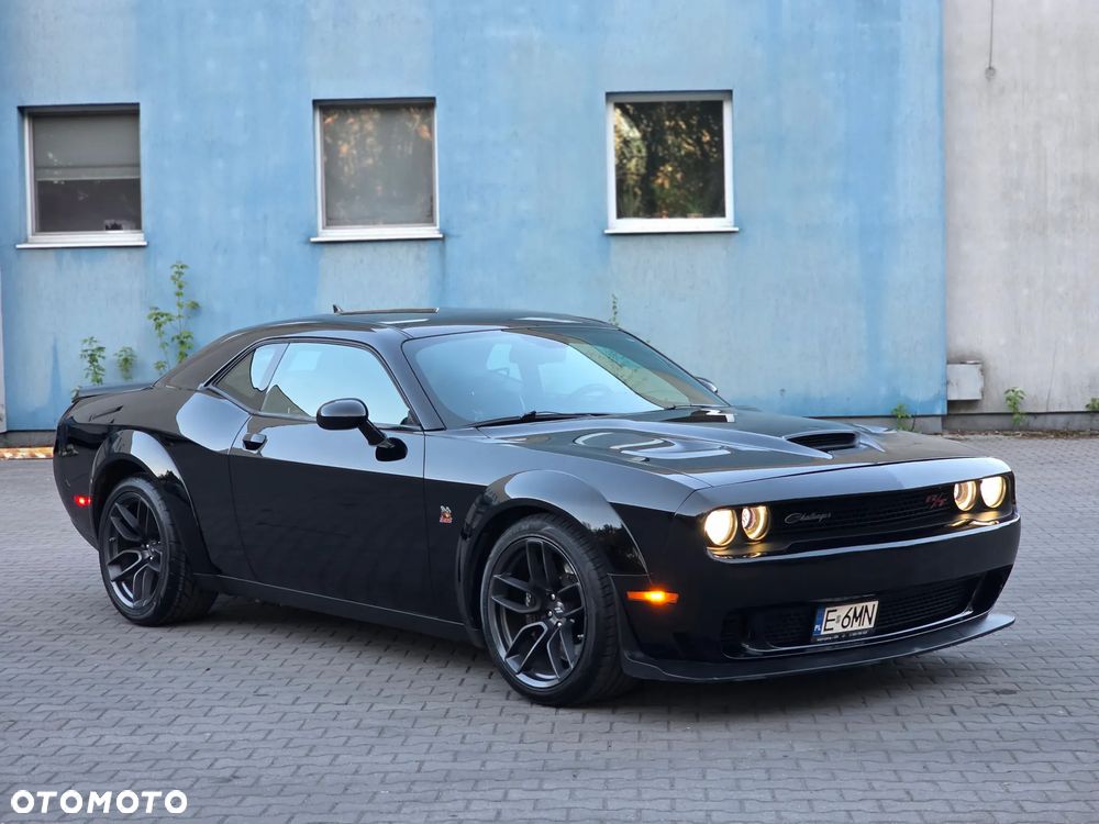 Dodge Challenger - 2
