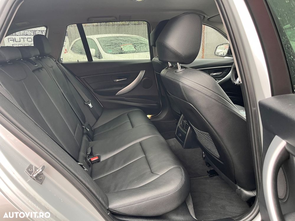 BMW Seria 3 320d Aut. Blue Performance Sport Line - 32