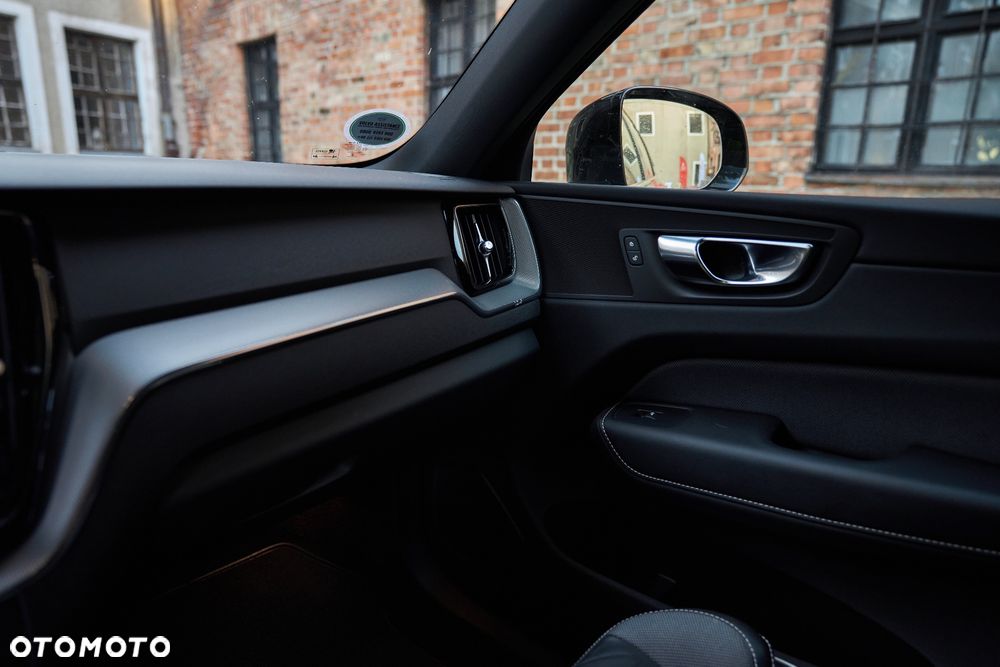 Volvo XC 60 B4 D R-Design - 25