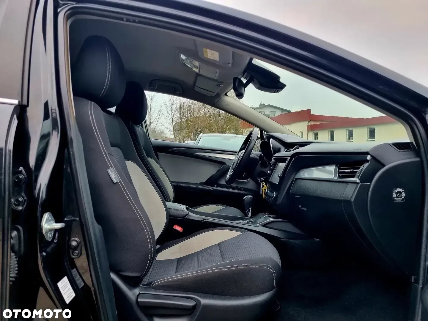Toyota Avensis 1.8 Premium MS - 11