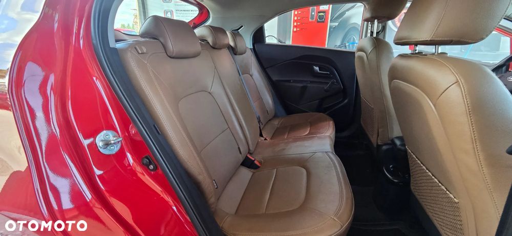 Kia Rio 1.2 Fifa World Cup Edition - 35