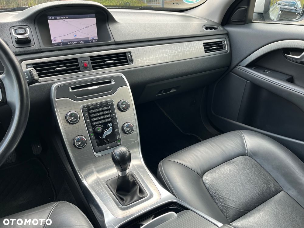 Volvo XC 70 D5 AWD Momentum - 8