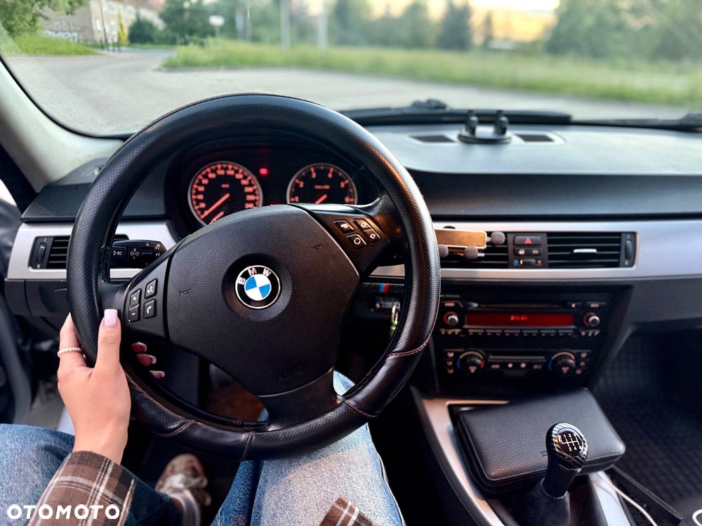 BMW Seria 3 320i - 5