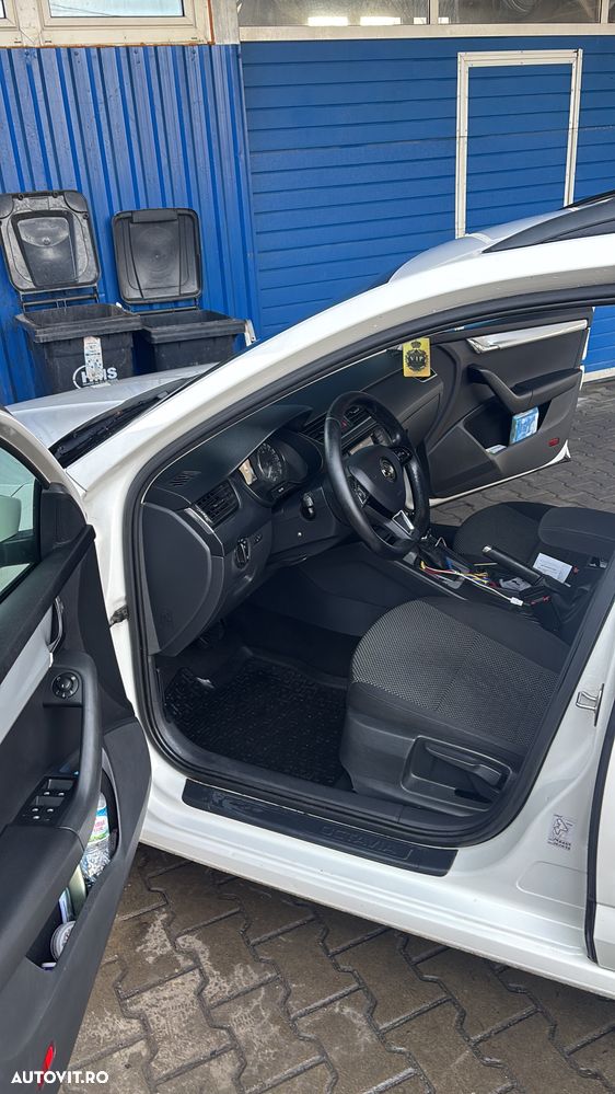 Skoda Octavia 2.0 TDI DSG Ambition - 3