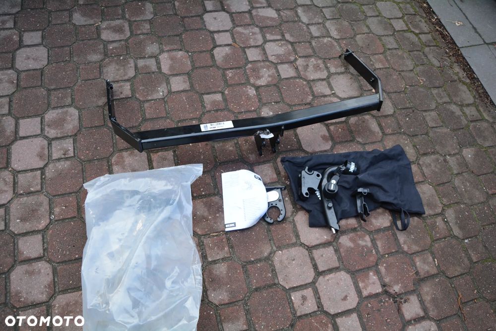 VW Golf VI 2008  -  hak wypinany Brink na klucz - 2