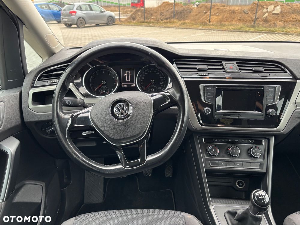 Volkswagen Touran - 10