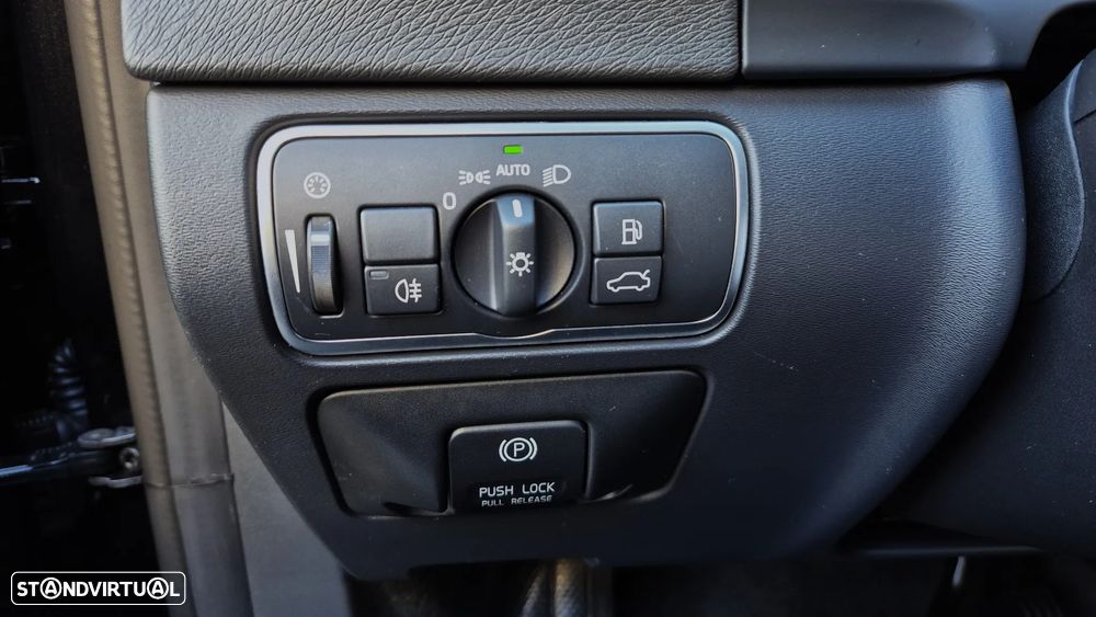 Volvo V60 D6 Plug-In-Hybrid AWD Geartronic Momentum - 24