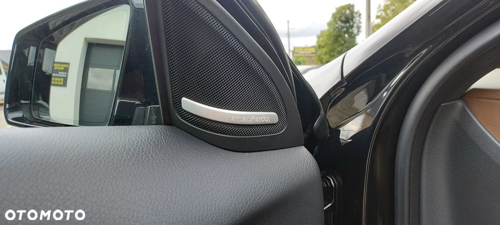 Mercedes-Benz GLA - 33