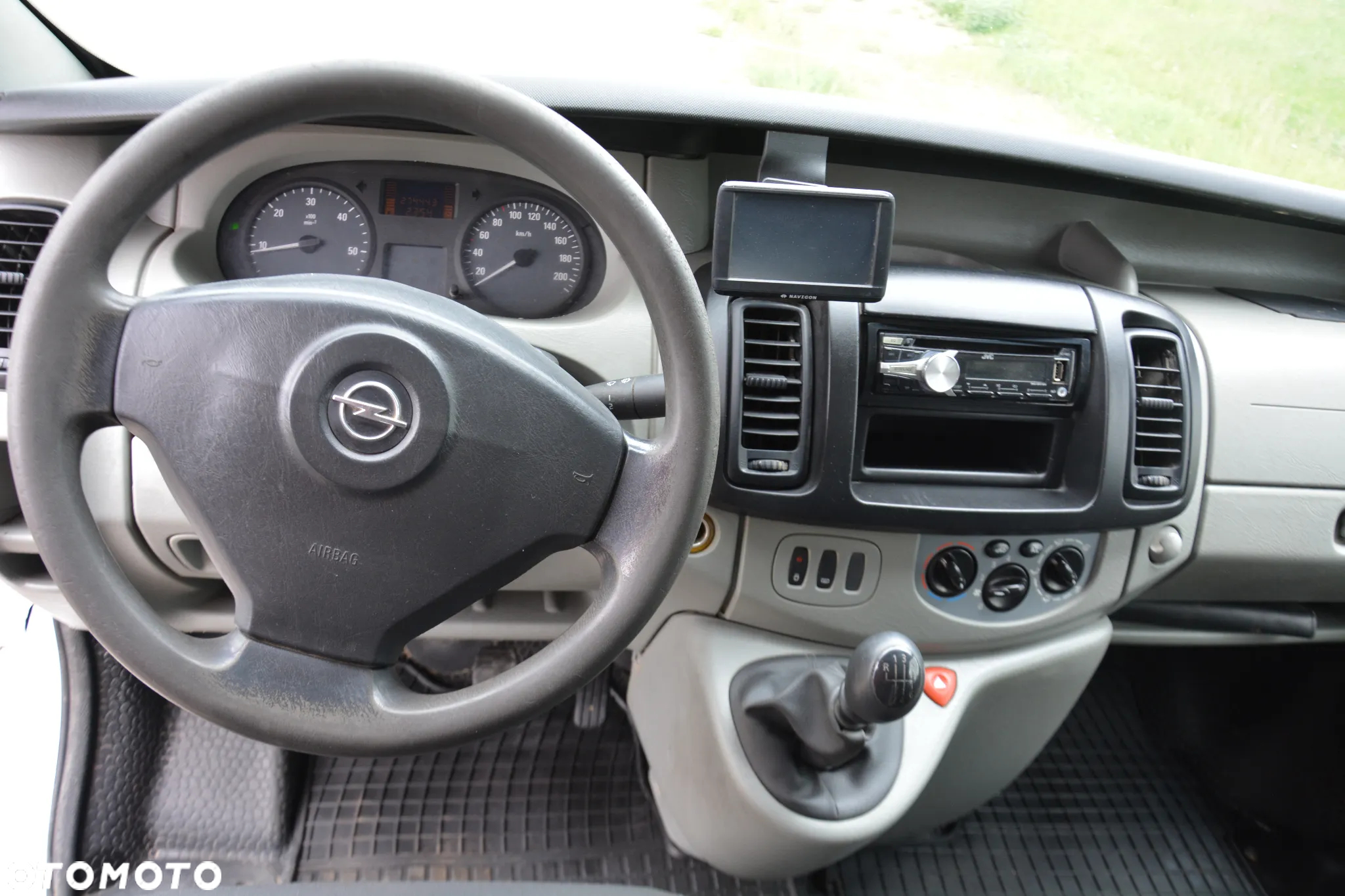 Opel Vivaro L1H1 2.7t - 8