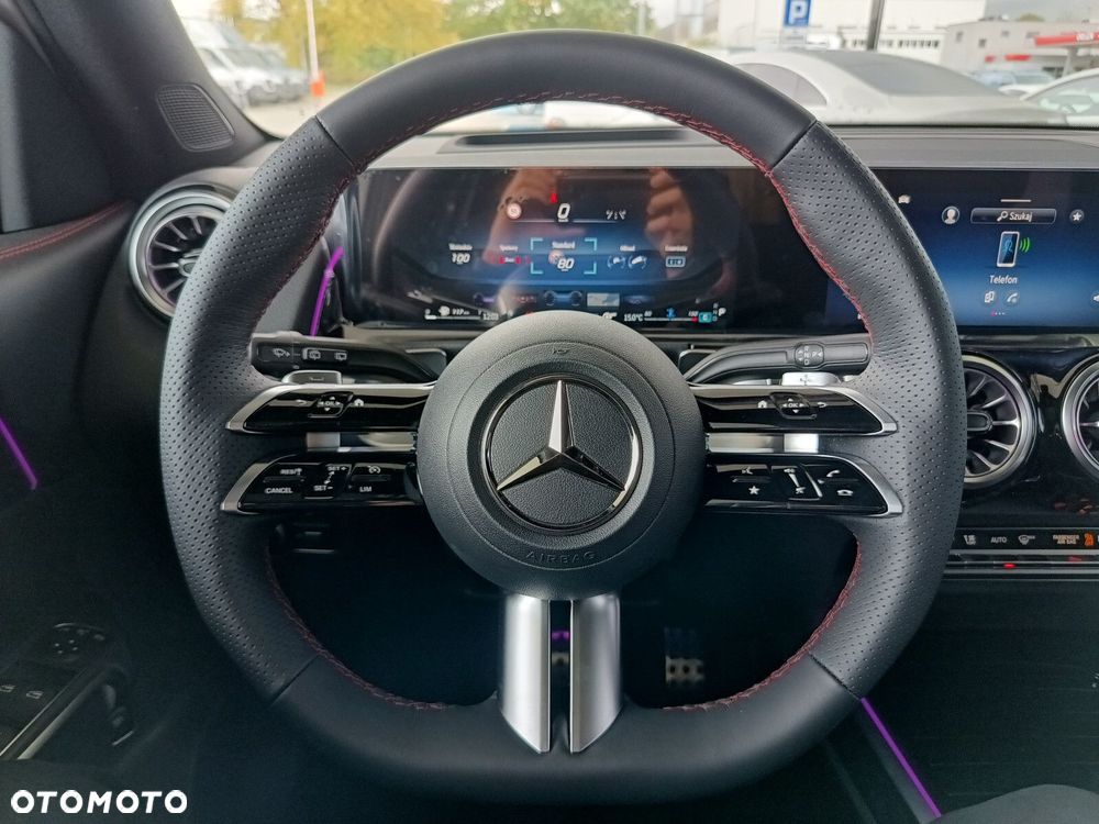 Mercedes-Benz GLB - 16