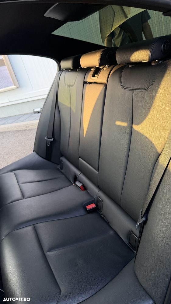 BMW Seria 3 318d Aut. Sport Line - 6