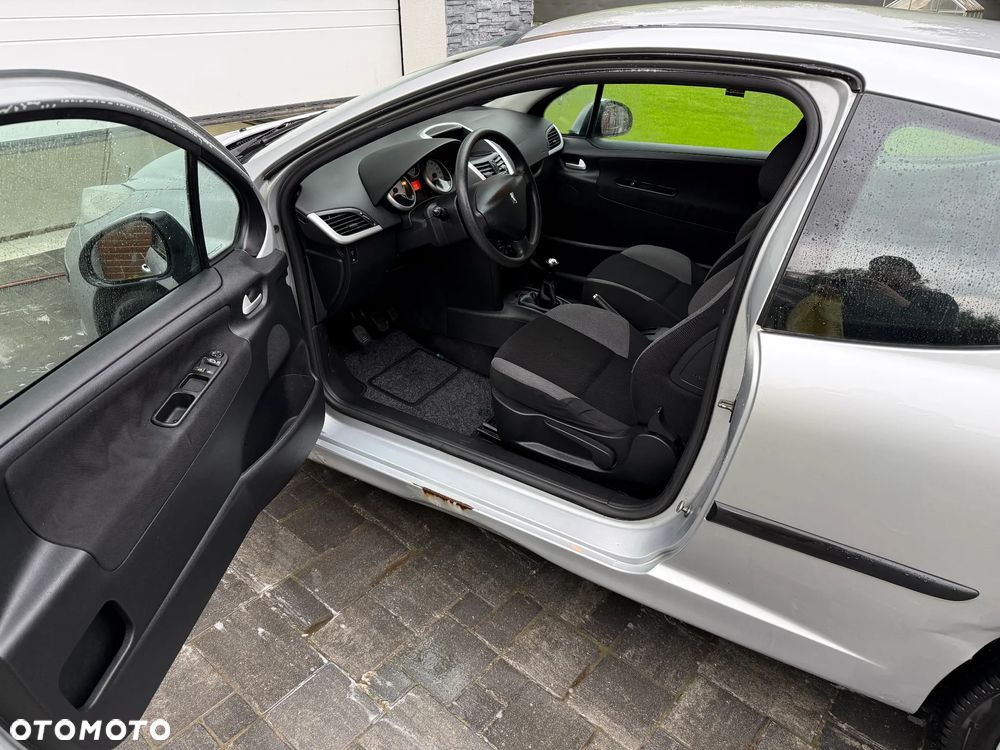 Peugeot 207 1.4 16V Trendy - 9