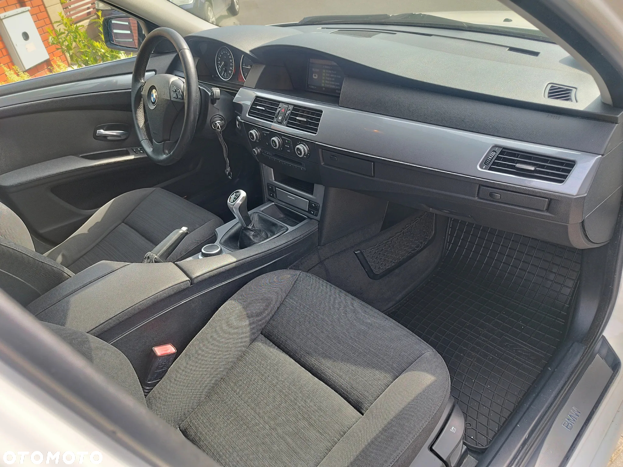 BMW Seria 5 520d - 39