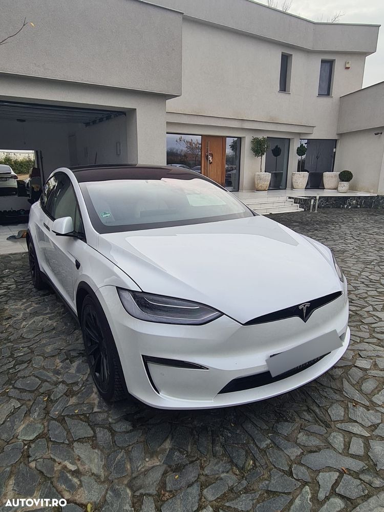 Tesla Model X - 4