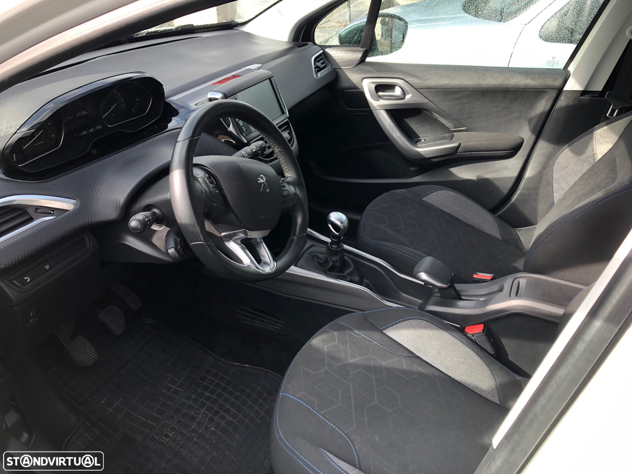 Peugeot 2008 1.5 BlueHDi Style - 4