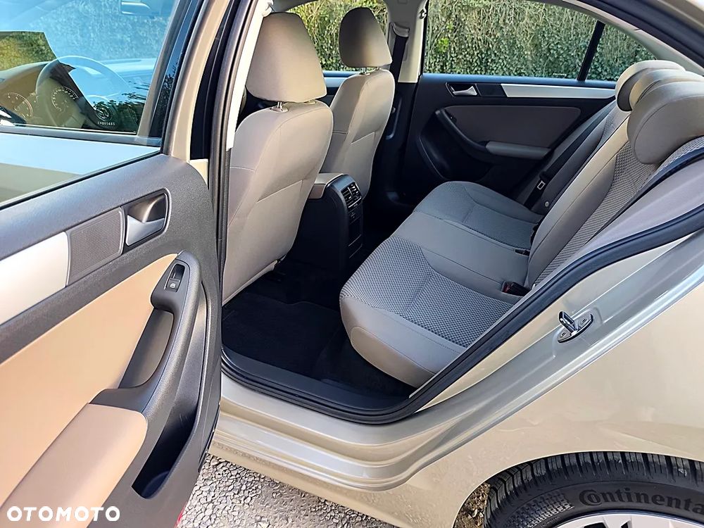 Volkswagen Jetta 1.2 TSI BlueMotion Technology Trendline - 17