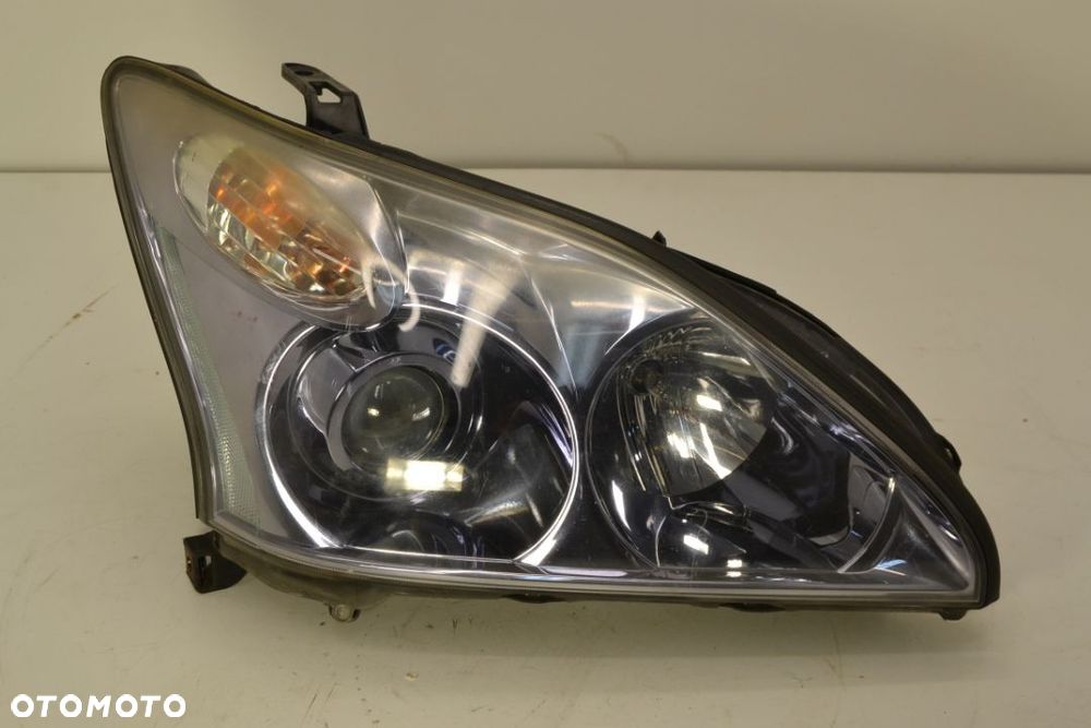 Lampa prawy przód Lexus RX 400h 2009r - 1