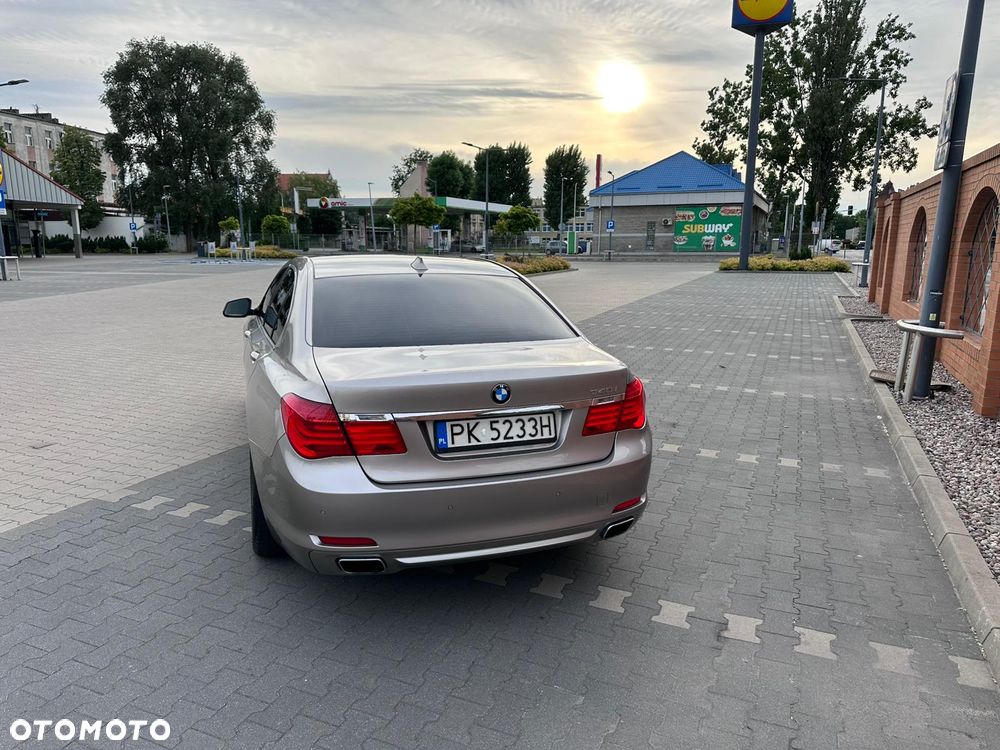 BMW Seria 7 740i L - 3
