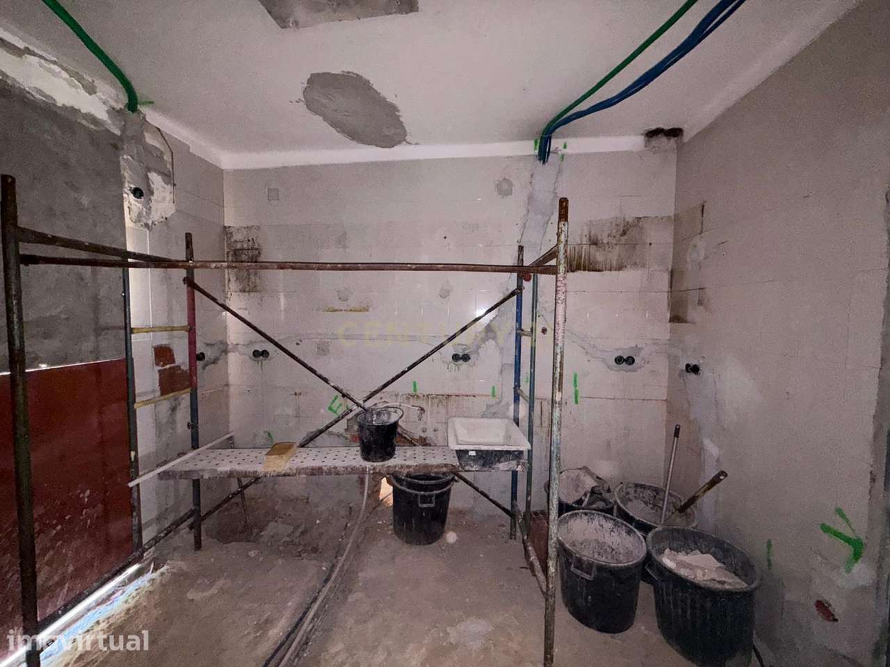 Apartamento Renovado em Barreiro com Terraço e Boa Localização - Grande imagem: 5/14